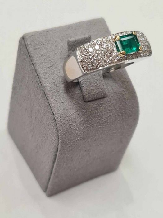 Inel din aur alb 18k cu smarald natural si diamante naturale, IAU754