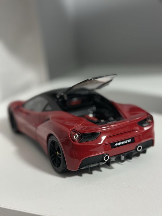 Ferrari 488 GTB модел 1:18