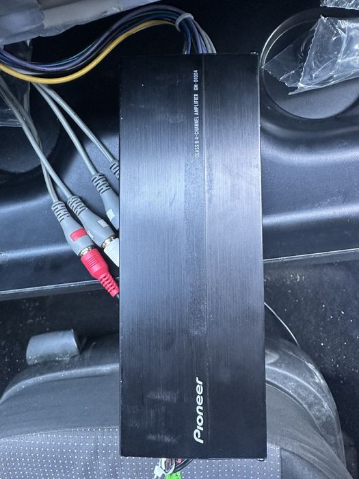 Усилвател Pioneer GM-D1004