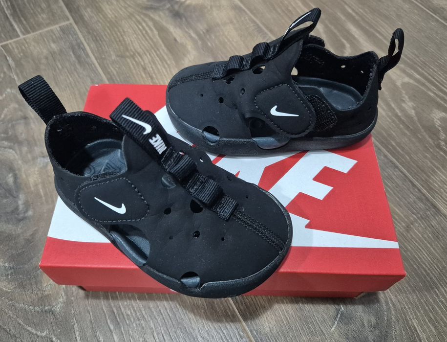 Vand Nike Sandale cu inchidere velcro