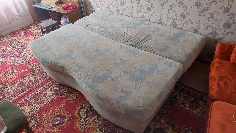 Продам тахту в хорошем состоянии