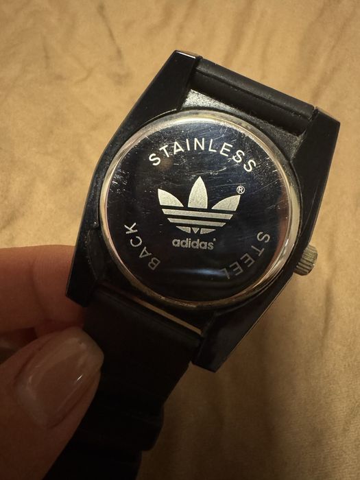 Adidas -часовник
