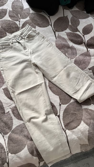 Продам новые беж. джинсы