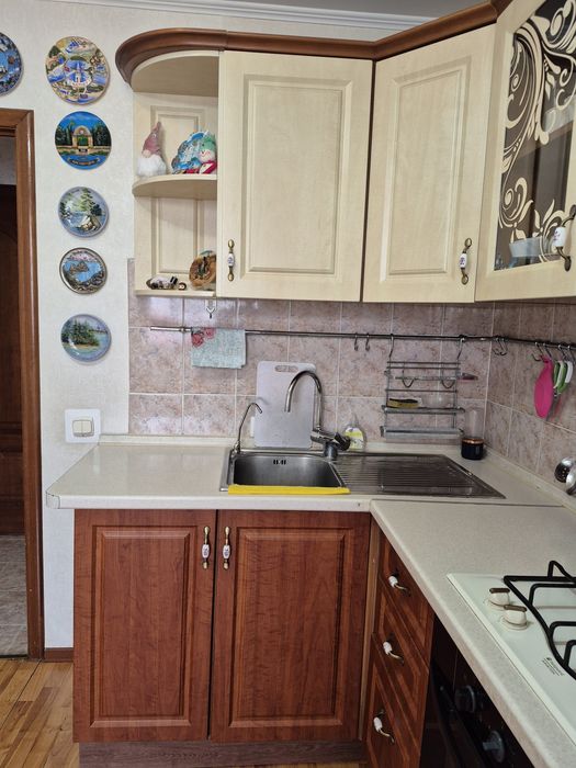 Продаётся кухонный гарнитур ( б/у)