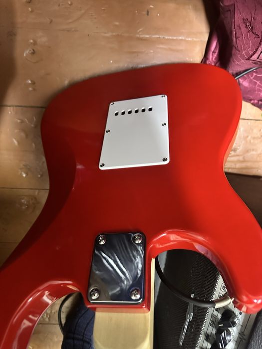 Продам электрогитару