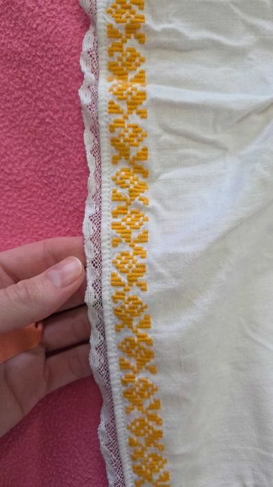 Poale tradiționale cusute manual