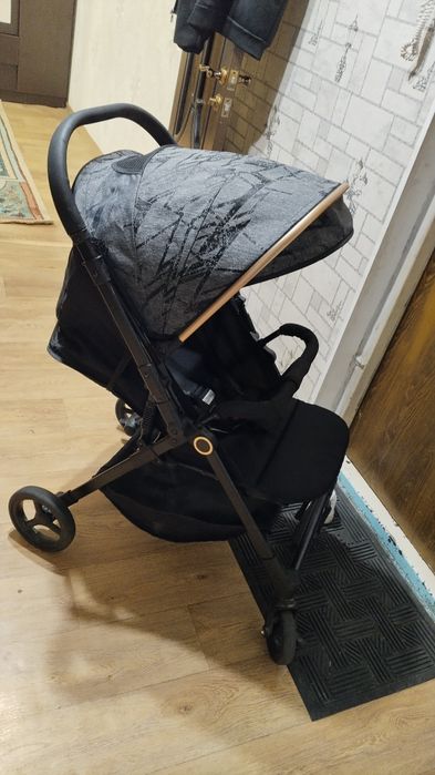 Продам прогулочную коляску