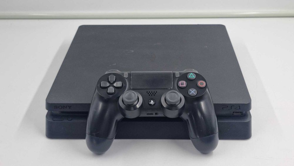 Consola PS4 Slim [Amanet Club Caro]