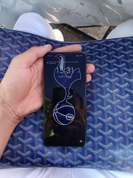 Honor telafon zaryati uzoga yetadi.