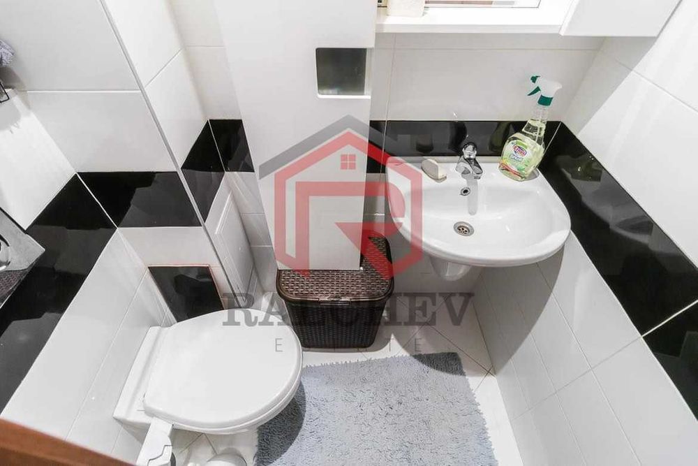 Дава се под наем Тристаен апартамент в Варна, Възраждане 3 - 97 кв.м за 561 € - Снимка #8