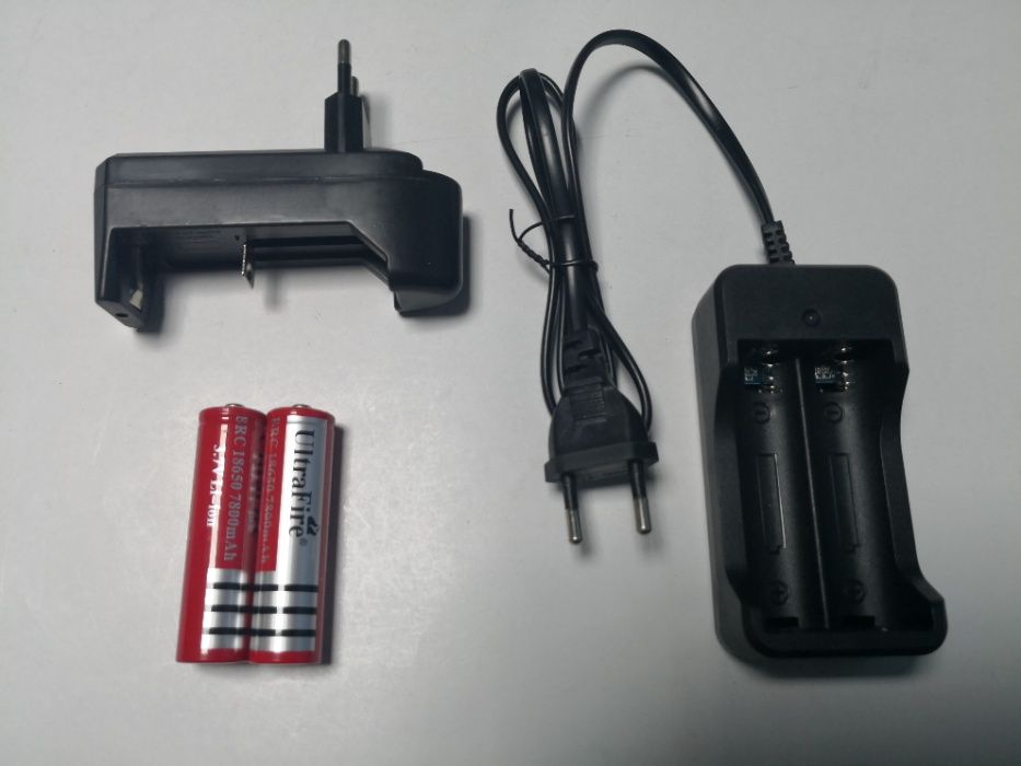 Acumulatori Li-ion 18650 si incarcatoare