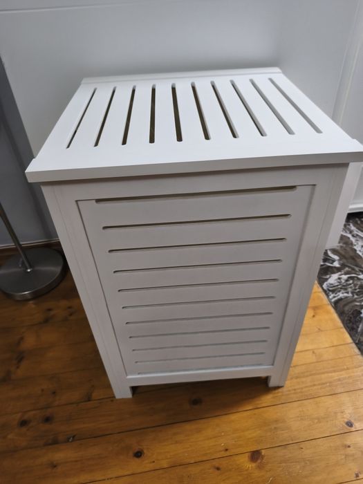 Стилен кош за пране 86L от бял бор – голям и елегантен за баня/спалня