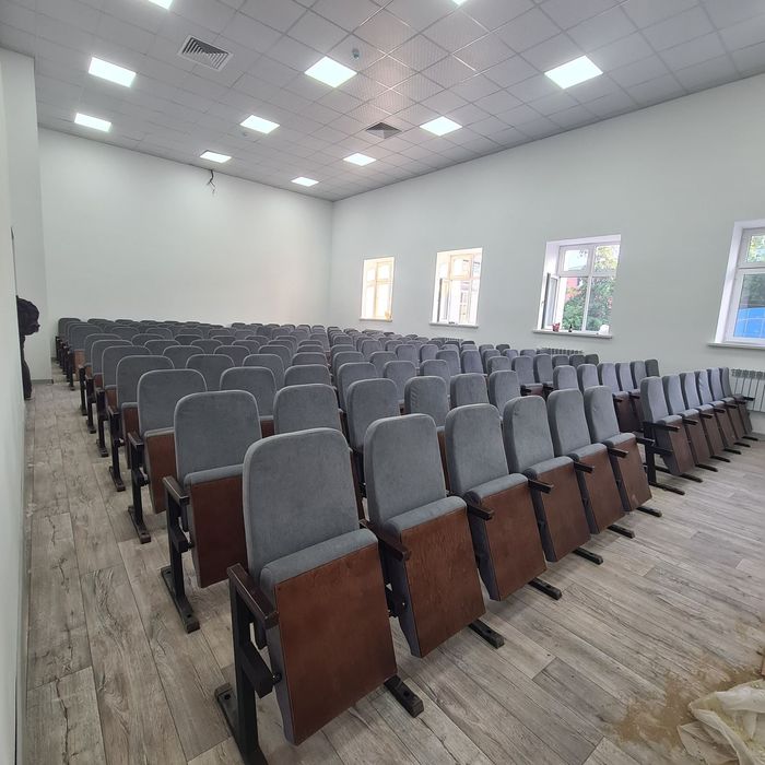 Театральные кресла