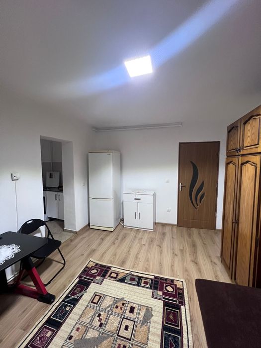 Închiriez garsonieră