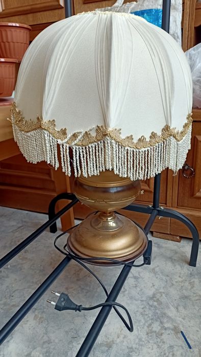 Срочно! Продам настольную лампу