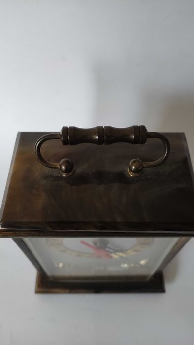 Английски масивен каминен часовник от месинг и изкуствен оникс