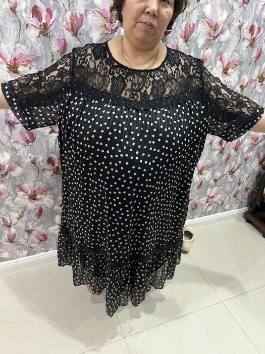 Платье 68-70 размера производство Турция, состояние новое. Ест