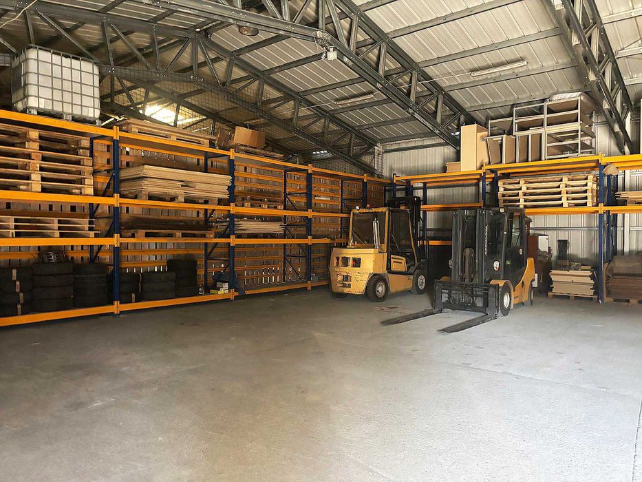 Spatiu de inchiriere/vanzare depozitare - Roman