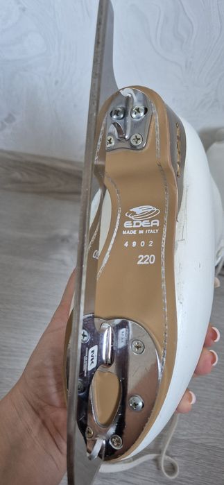 Продам Коньки для фигурного катания