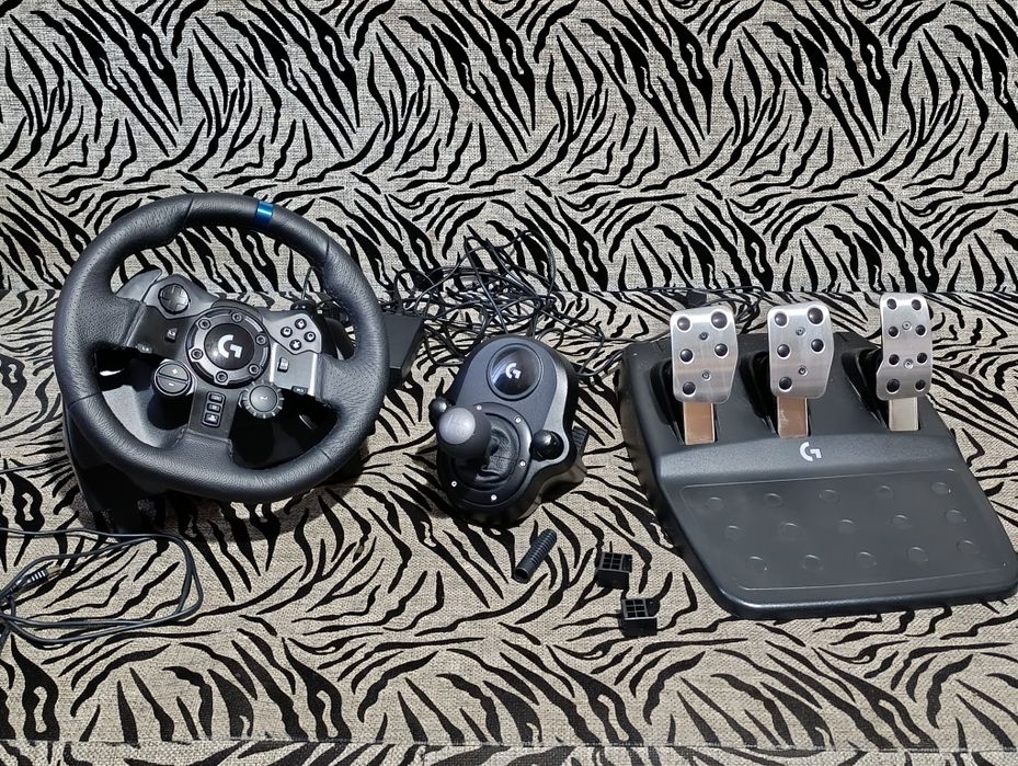 Игровой руль Logitech g923