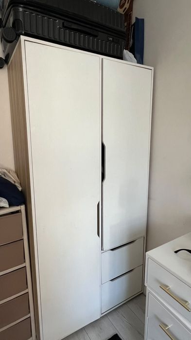 Белый дфухдверны шкаф