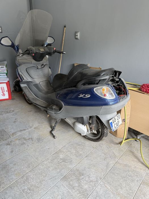 Piaggio x9 -maxi scuter