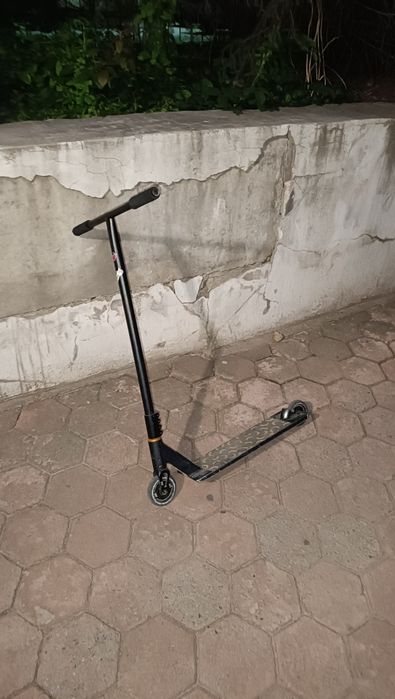 Продается самокат limit fortress