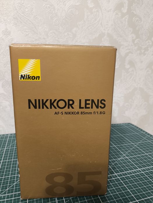 Объектив Nikon 85mm f/1.8G