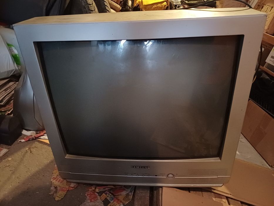 Подарявам два телевизора(21 и  14 инча), за които трябват декодери