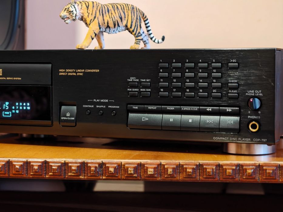 Sony CDP-797. Model ridicat în serie. Date tehnice mari. Preț fix !