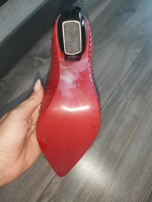 Pantofi noi mărimea 37