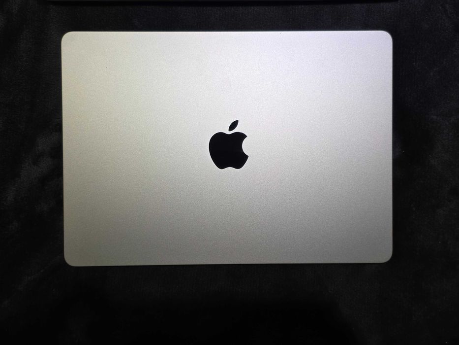 КАТО НОВ 256GB Apple MacBook Air 13.6'' M3 / 16GB Гаранция Зора 2027г.