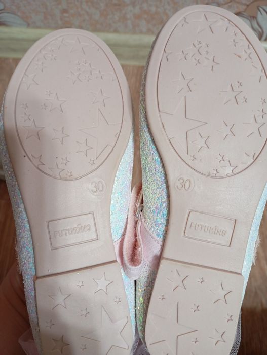 Продам обувь девочковую