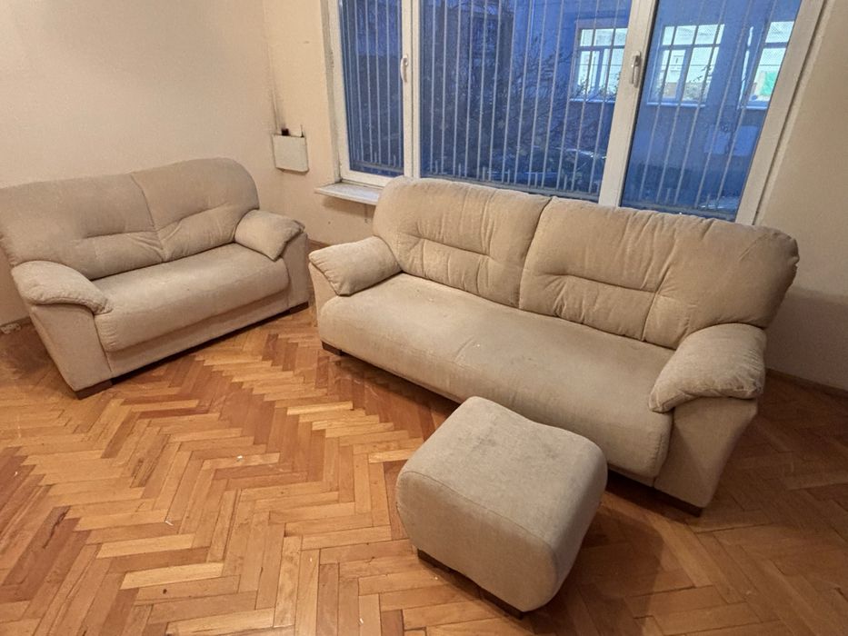 Канапе легло Двете кресла и табуретката