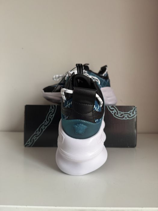 Versace chain reaction