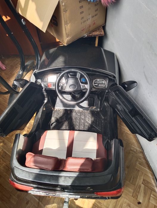 Продам машину детскую