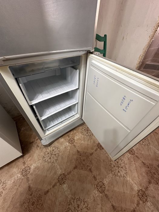 Холодильник Indesit