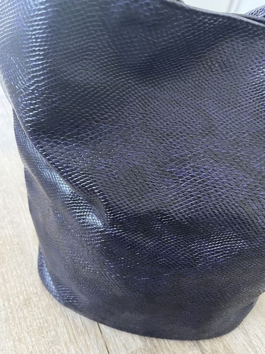 Geanta si rucsac 2 in 1 mov cu insertii negre