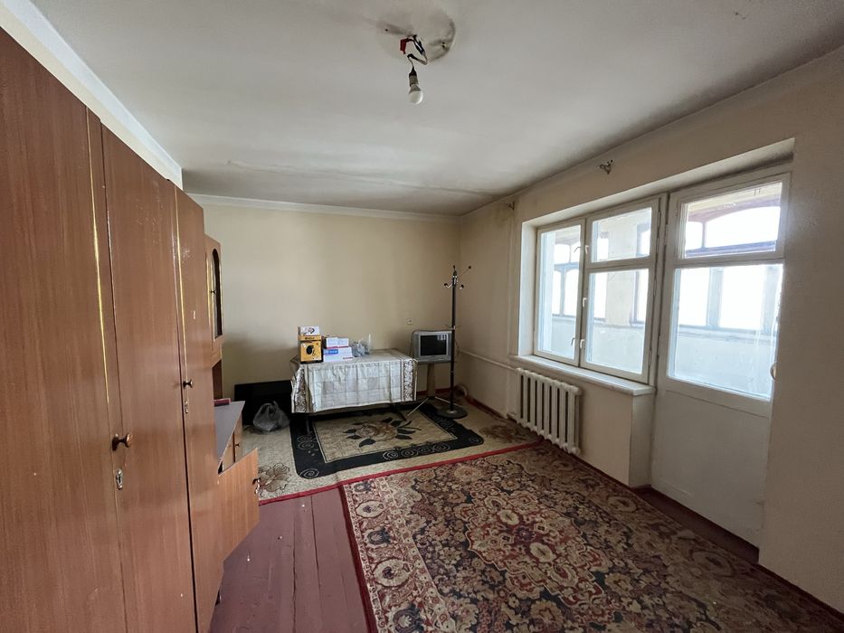 Клинский массив СНБ поликлиника яқинида 2 хонали квартира сотилади