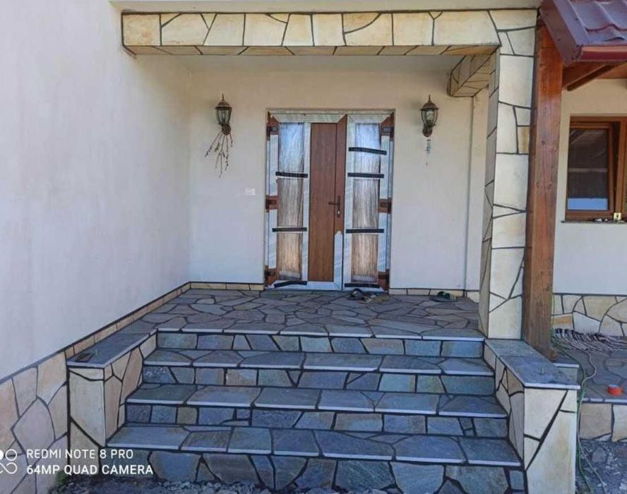 Piatră Naturală Decorativă pentru Curți și Spații Verzi
