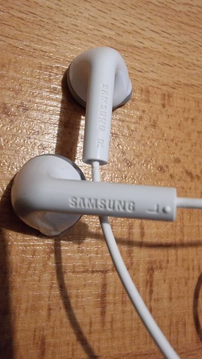Casti audio telefon SAMSUNG Originals cu microfon albe in ear