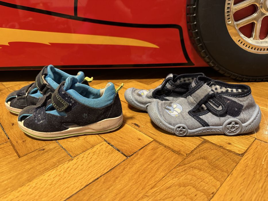 Пантофи / Сандали