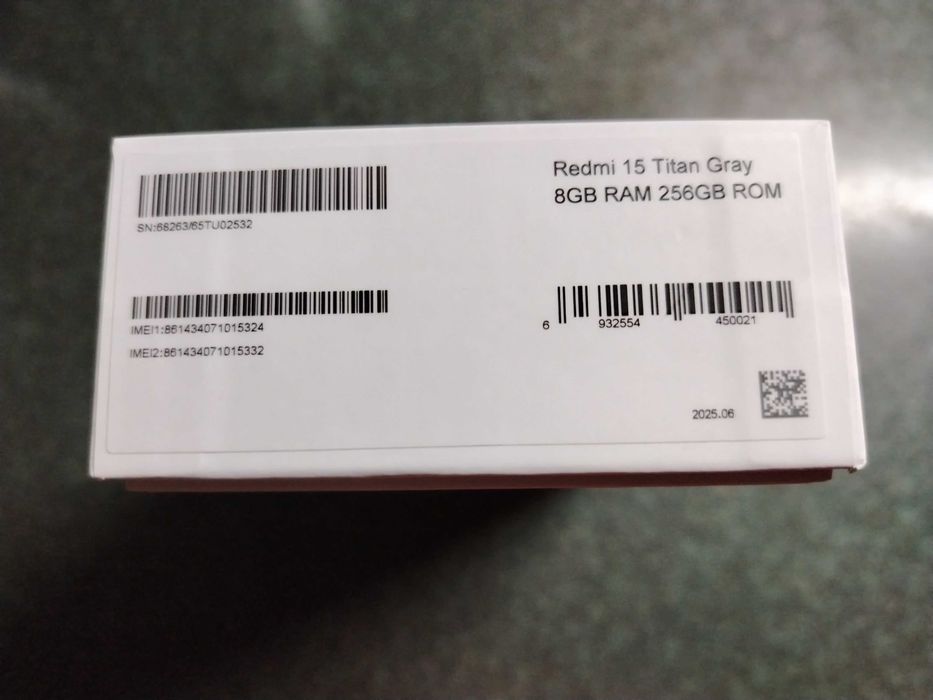 Продавам нов Xiaomi Redmi 15, 256/8 GB памет, 7000 mAh. батерия, 2 г. гаранция