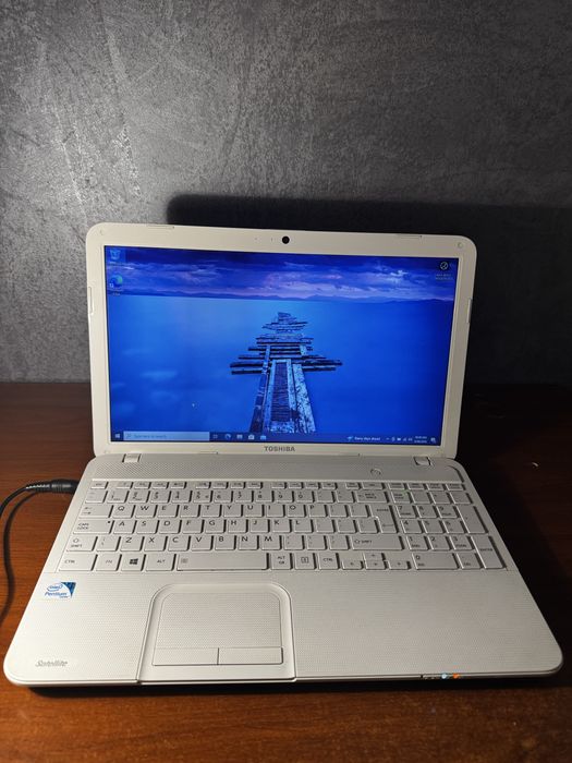 Toshiba Satellite C855 15.6” / Pentium B960 2.2GHz / 4GB RAM / HDD 512GB / Windows 10 Licențiat / Baterie Excelentă