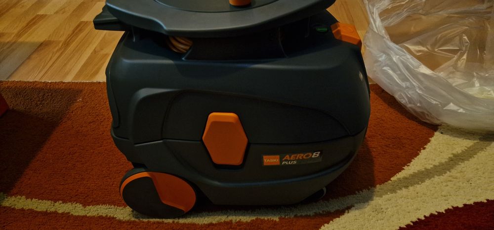 Aspirator profesional ultra-silentios cu functie Eco, TASKI AERO 15 Pl