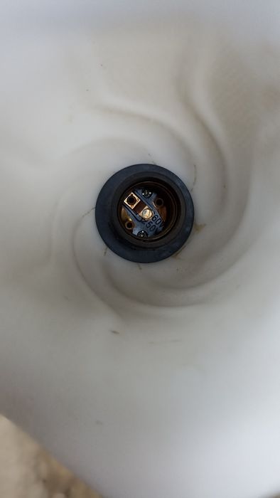 Отдам за бутылку масла! люстра б у рабочая