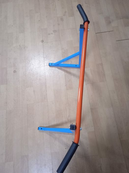 Продам турник настенный