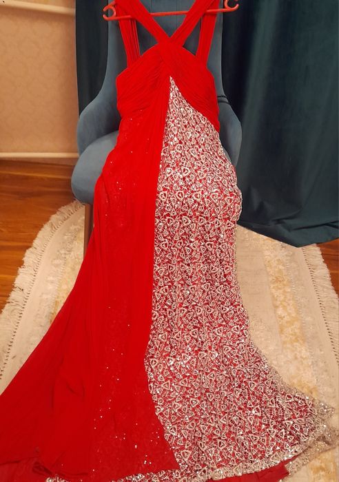 Роскошное вечернее платье