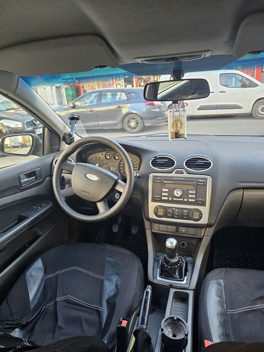 Vând sau schimb ford focus 1.6 benzina