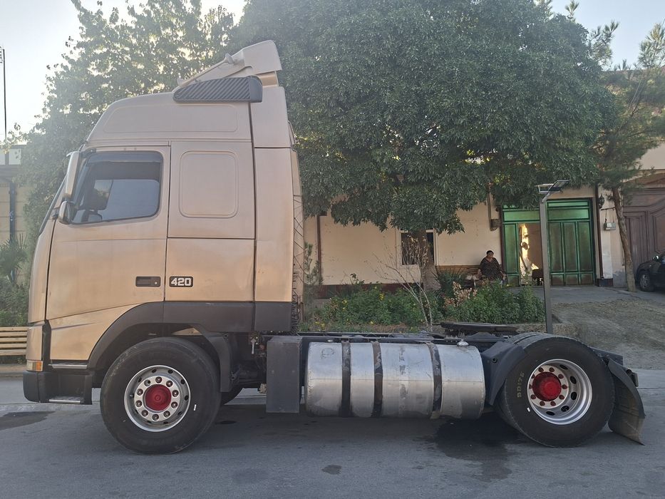 VOLVO  сотилади 420